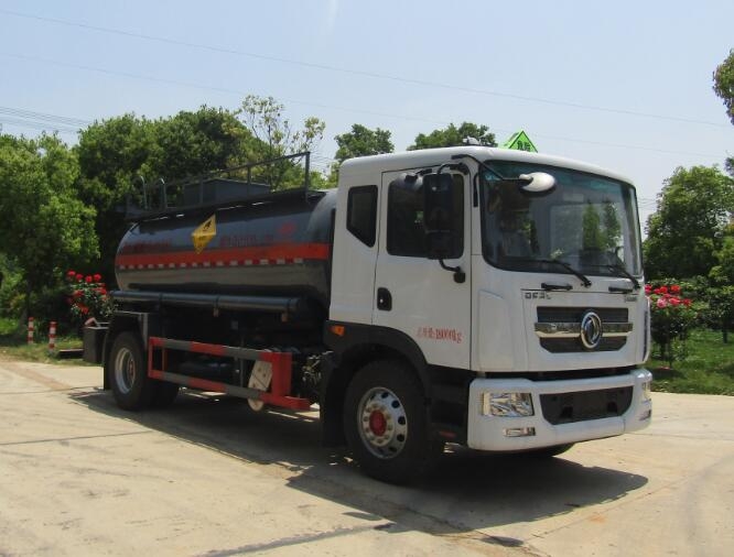 HLW5180GYWEQ6型氧化性物品罐式運(yùn)輸車(chē)