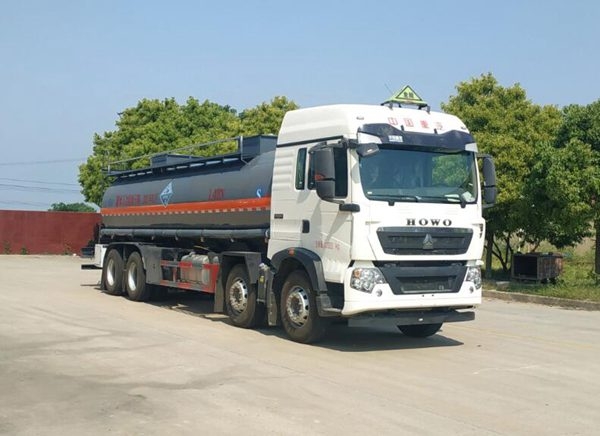 HLW5320GFWZ6型腐蝕性物品罐式運(yùn)輸車(chē)